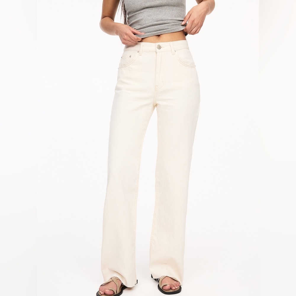 Pull & Bear Straight Leg High Waist Jeans - Cream Size 4 Petite